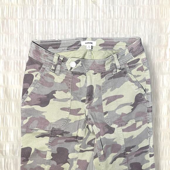 Vintage Garage Women’s Green Camo Low Rise Flare Pants - Size 3 - Picture 4 of 5